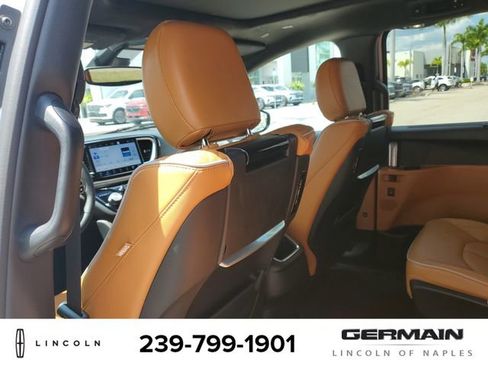 Used 2023 Chrysler Pacifica Pinnacle FWD image 21