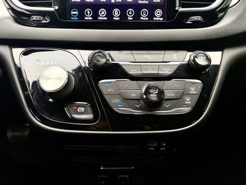 Used 2019 Chrysler Pacifica Touring Plus w/ S Appearance Package FWD image 9