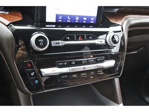 Used 2023 Ford Explorer King Ranch w/ Premium Technology Package image 24