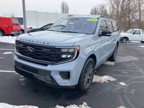 Used 2025 Ford Expedition Max Platinum w/ Stealth Performance Package image 8