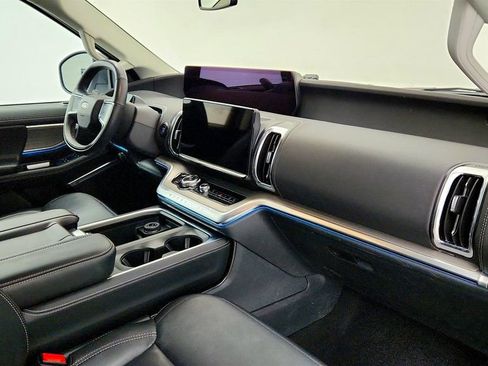 Used 2025 Ford Expedition Max Platinum image 24