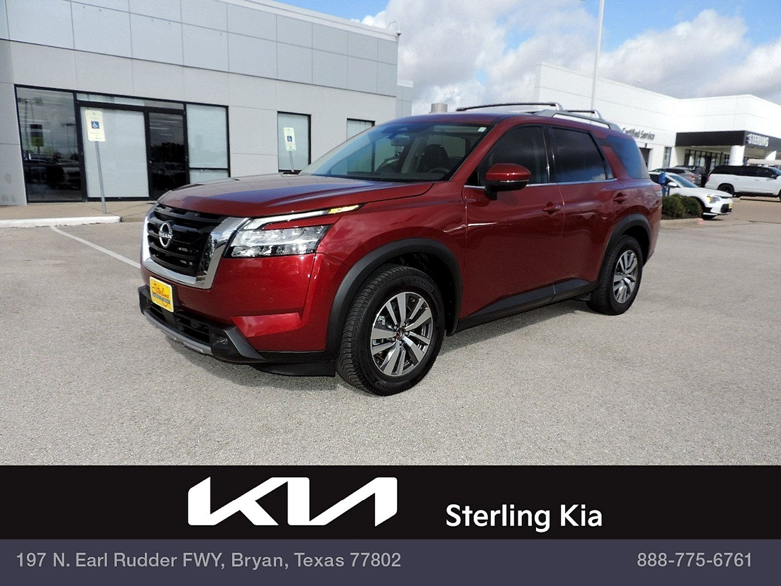 Used 2023 Nissan Pathfinder SL FWD image 1
