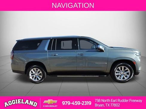 Used 2023 Chevrolet Suburban Premier image 2