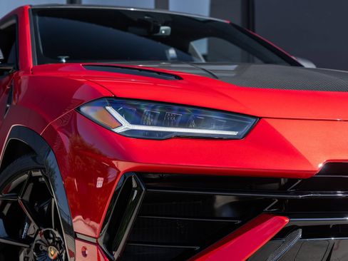 Used 2024 Lamborghini Urus Performante AWD/4WD image 23