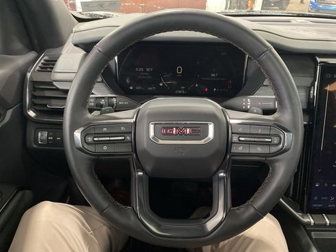 Used 2025 GMC Acadia AT4 w/ Luxury Package image 13