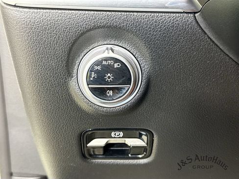 Used 2022 Mercedes-Benz C 300 Sedan w/ Exclusive Trim Package image 10