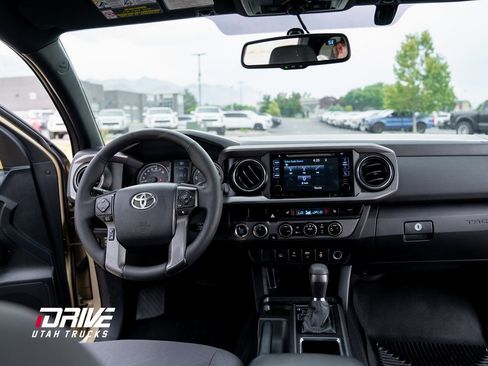 Used 2016 Toyota Tacoma TRD Off-Road image 27