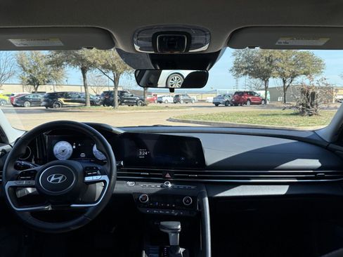 Used 2025 Hyundai Elantra SEL image 35