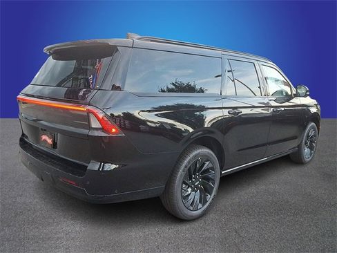 New 2025 Lincoln Navigator L Reserve w/ Jet Appearance Package image 3