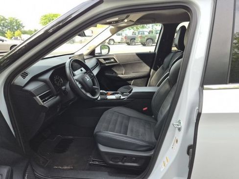 Used 2025 Mitsubishi Outlander SE AWD/4WD image 16