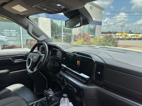Used 2023 Chevrolet Silverado 1500 LTZ AWD/4WD image 12