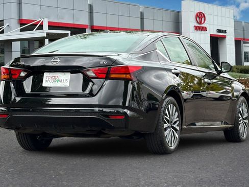 Used 2024 Nissan Altima 2.5 SV FWD image 4