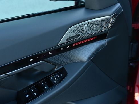 New 2026 BMW 530i xDrive w/ M Sport Package image 23