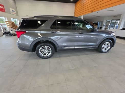 Used 2020 Ford Explorer XLT w/ Equipment Group 202A AWD/4WD image 8