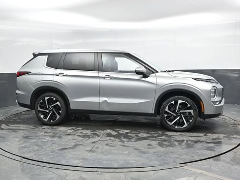 Used 2024 Mitsubishi Outlander SE image 5