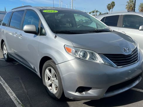 Used 2012 Toyota Sienna LE image 3