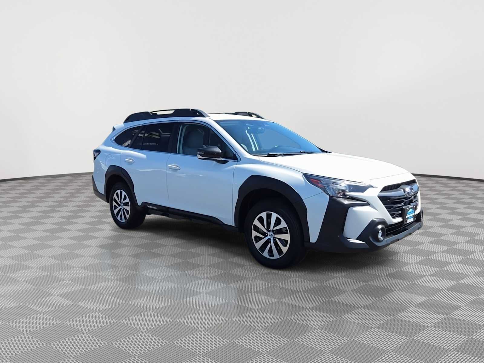 Used 2023 Subaru Outback Premium AWD/4WD image 2