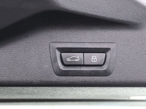 Used 2025 BMW X5 xDrive50e AWD/4WD image 39