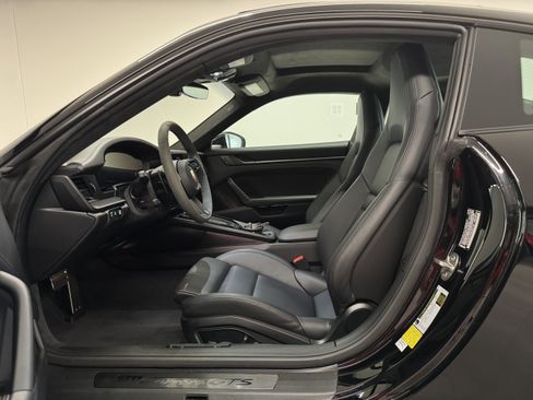 Used 2025 Porsche 911 GTS image 8