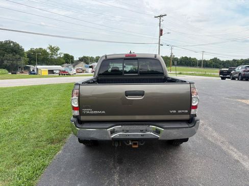 Used 2015 Toyota Tacoma 4x4 Double Cab w/ SR5 Package image 3