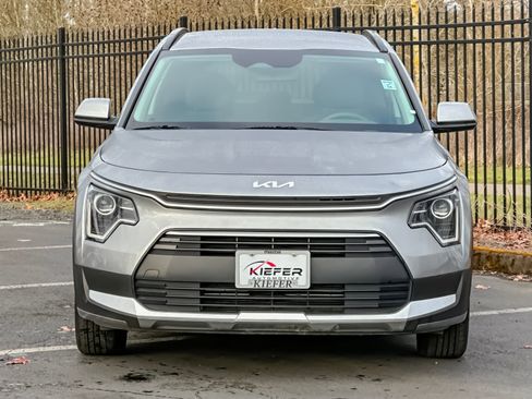 Used 2024 Kia Niro LX image 8