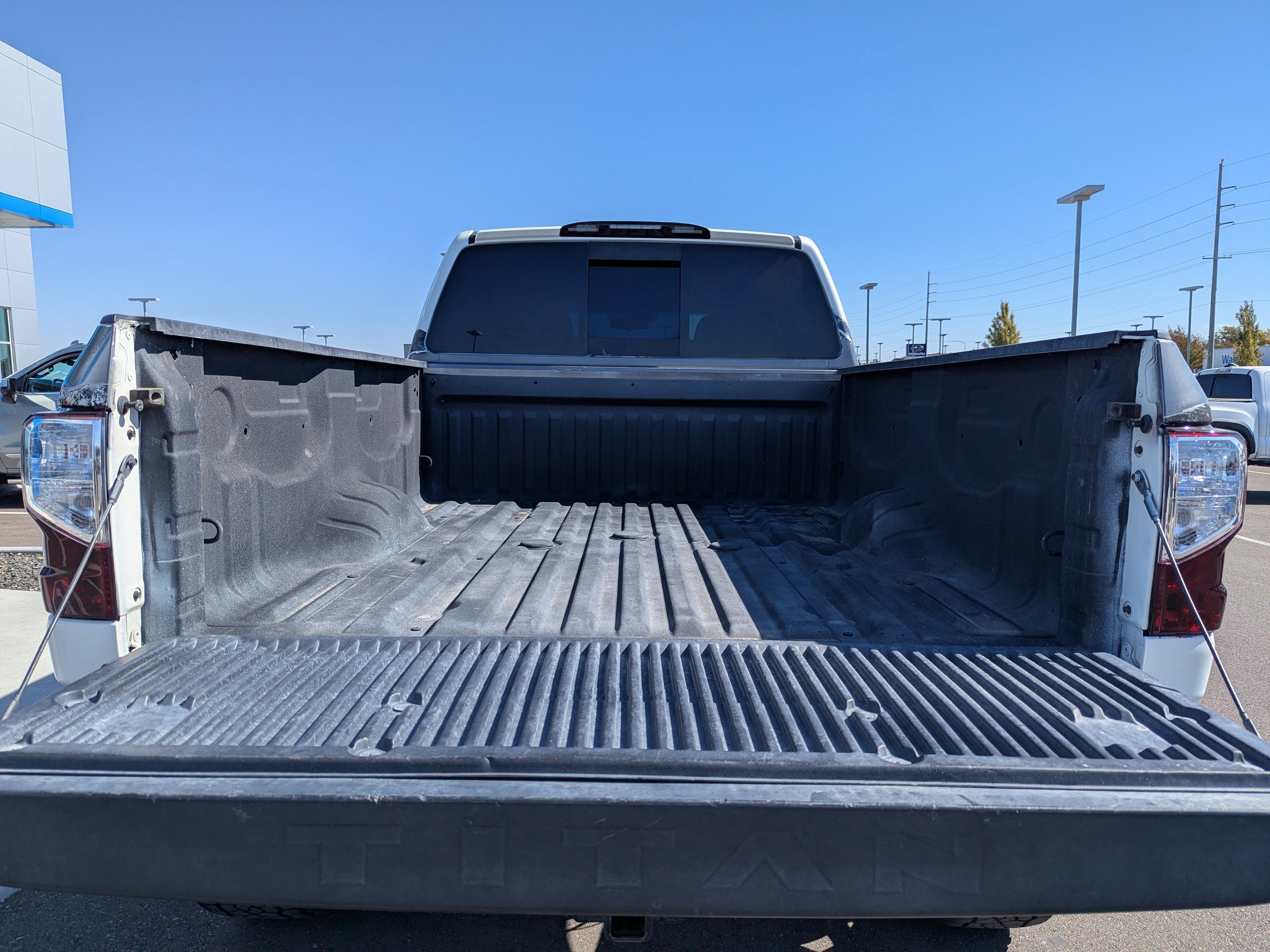 Used 2016 Nissan Titan PRO-4X AWD/4WD image 33