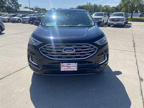 Certified 2022 Ford Edge Titanium image 3