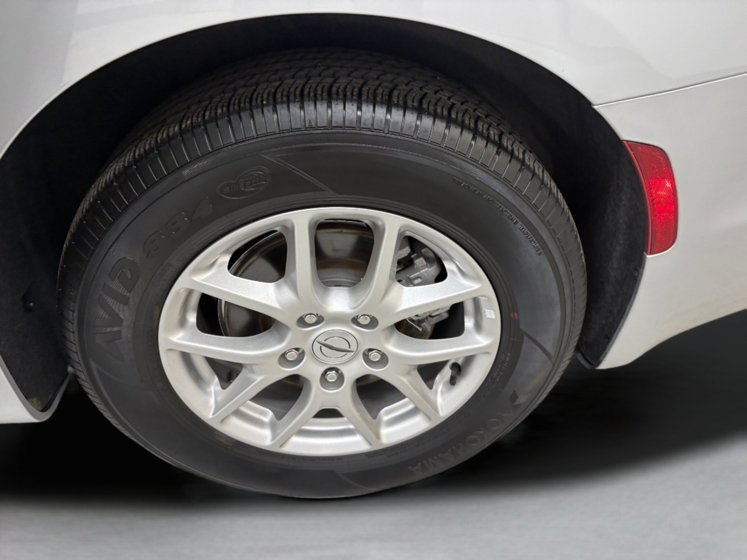 Used 2024 Chrysler Pacifica Touring-L FWD image 7