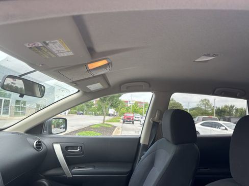Used 2013 Nissan Rogue S FWD image 12