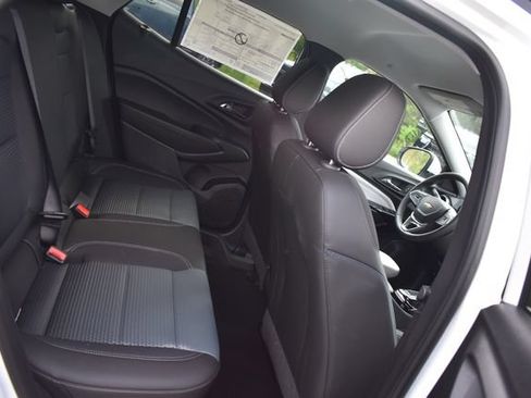 New 2026 Chevrolet Trax LT w/ LT Convenience Package FWD image 14