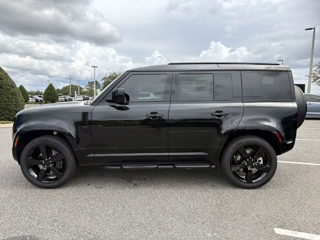 New 2026 Land Rover Defender 110 X-Dynamic SE AWD/4WD image 2