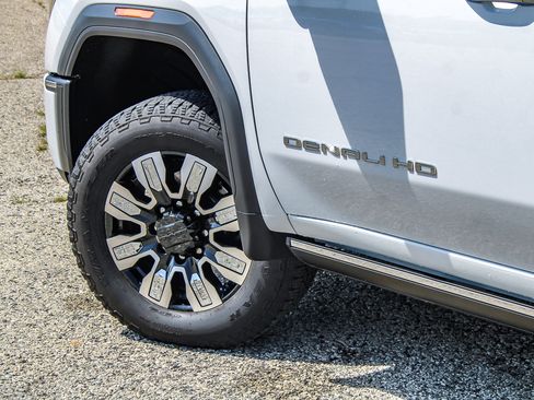 Used 2025 GMC Sierra 2500 Denali w/ Denali Reserve Package AWD/4WD image 9