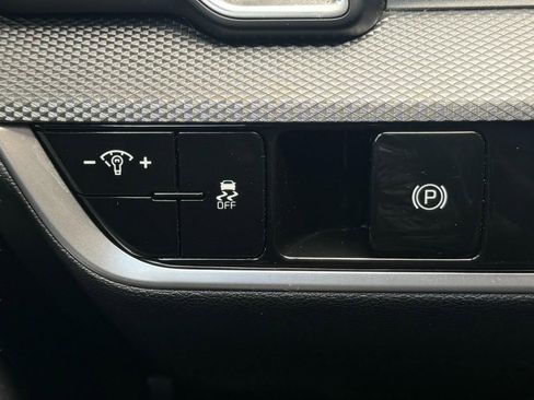 Used 2025 Kia Sportage LX image 22