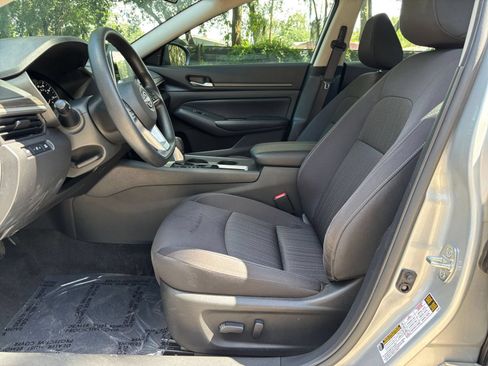 Used 2025 Nissan Altima 2.5 SV FWD image 22
