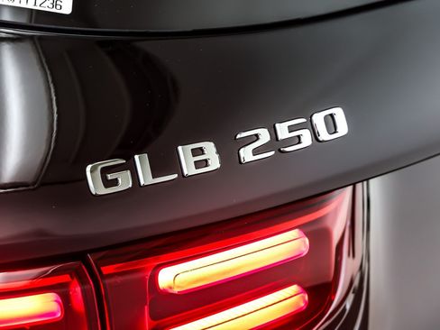 New 2026 Mercedes-Benz GLB 250 image 9