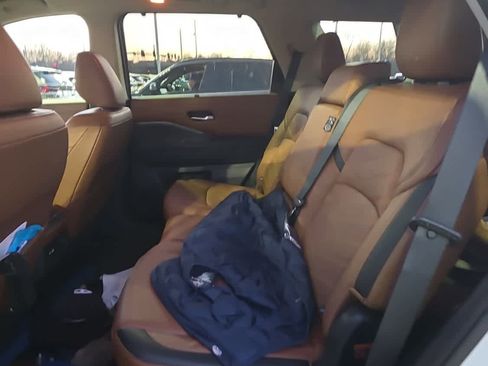 Used 2022 Nissan Pathfinder Platinum w/ Lighting Package (N93) image 9