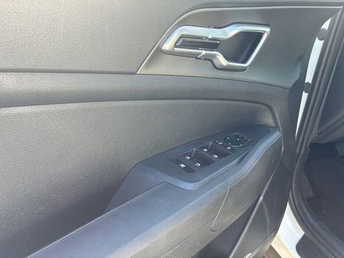 Certified 2026 Kia Sportage LX FWD image 5