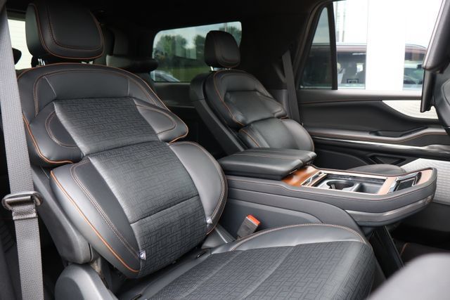 Used 2025 Lincoln Navigator Black Label AWD/4WD image 38