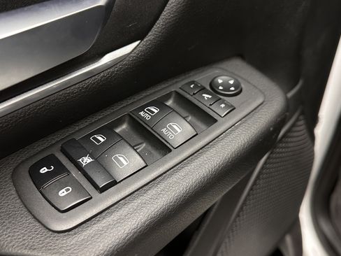 Used 2022 RAM 1500 Big Horn AWD/4WD image 11