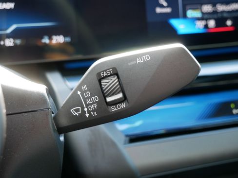 Used 2024 BMW i5 eDrive40i w/ Premium Package image 22