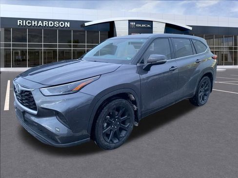 Used 2022 Toyota Highlander L image 2