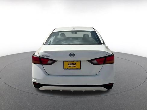 Used 2025 Nissan Altima 2.5 SV FWD image 10