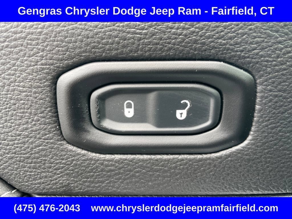 Used 2023 Jeep Wrangler Unlimited Sahara w/ Cold Weather Group AWD/4WD image 43