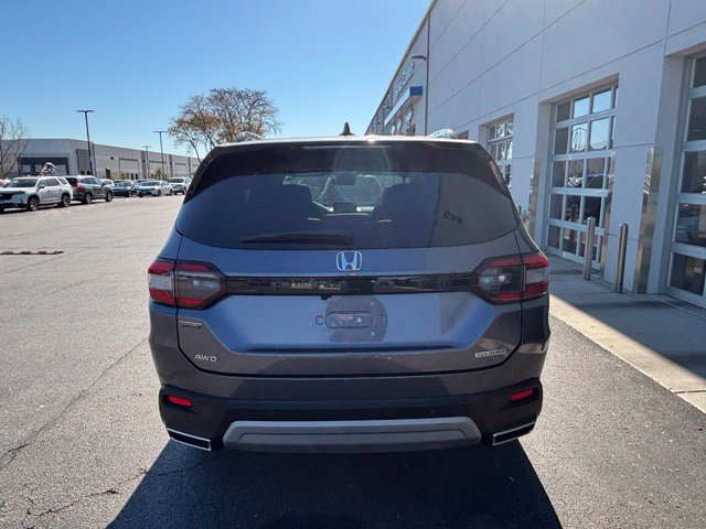 Used 2024 Honda Pilot Touring image 4