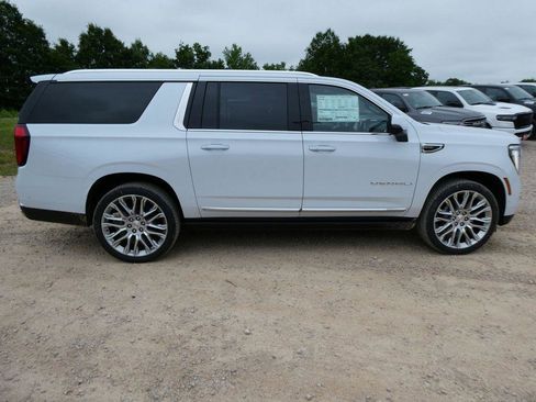 New 2026 GMC Yukon XL Denali w/ Denali Reserve Package AWD/4WD image 3