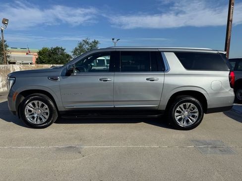 Used 2025 GMC Yukon XL Denali AWD/4WD image 11