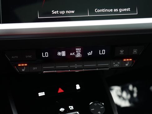 Used 2024 Audi Q4 e-tron Premium Plus w/ Premium Plus image 31