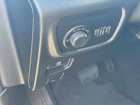 Used 2023 Jeep Grand Cherokee Altitude AWD/4WD image 13