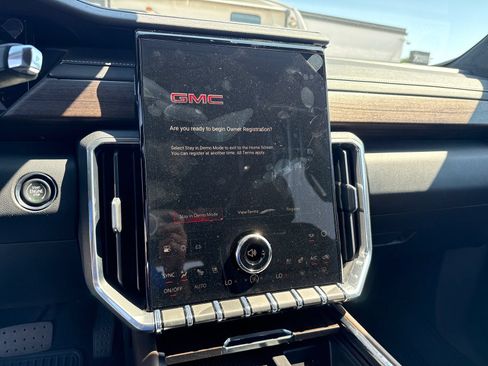 New 2026 GMC Acadia Denali Ultimate w/ LPO, All-Weather Package AWD/4WD image 22