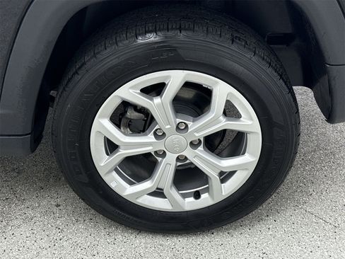Used 2024 Jeep Compass Sport image 37